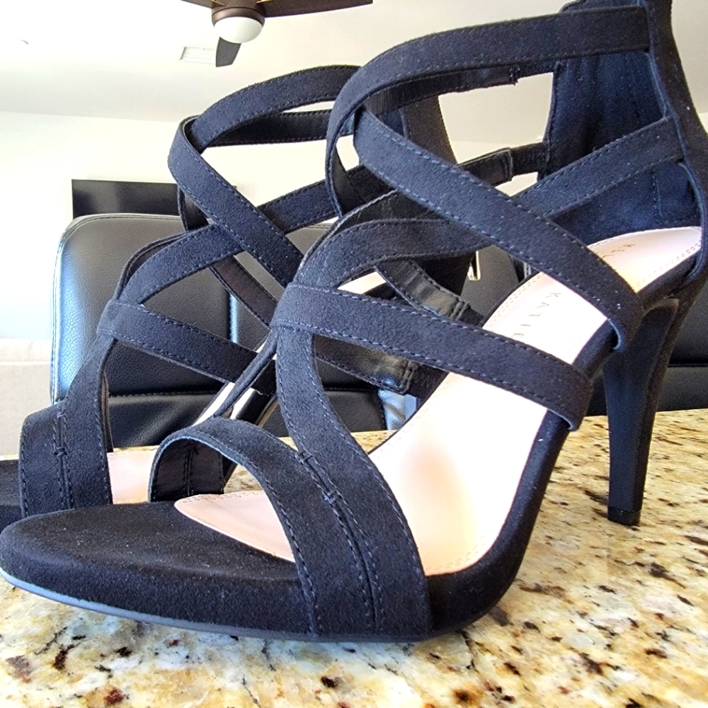 Shoes - Picture 4 of 4